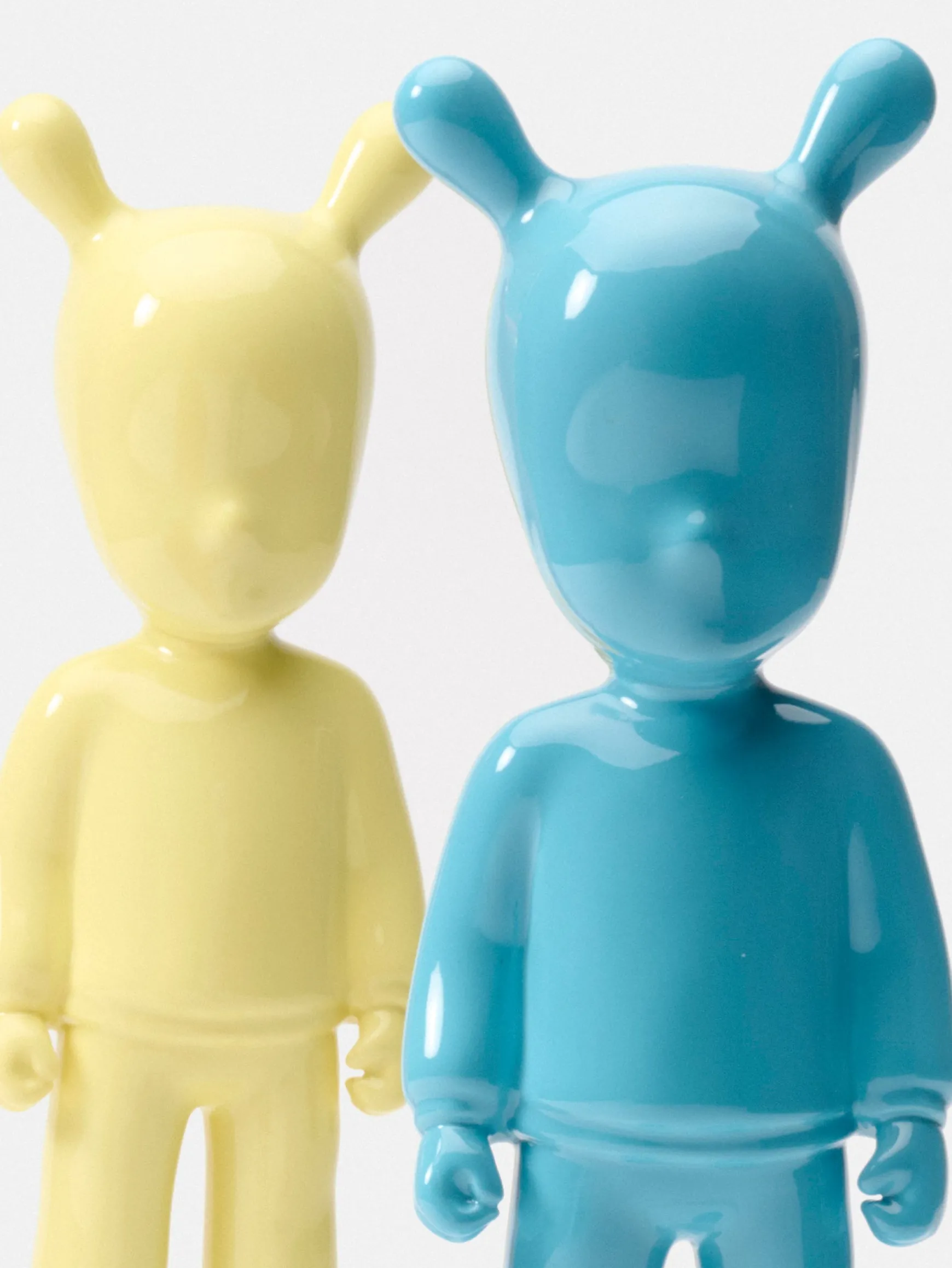 THE YELLOW GUEST LITTLE